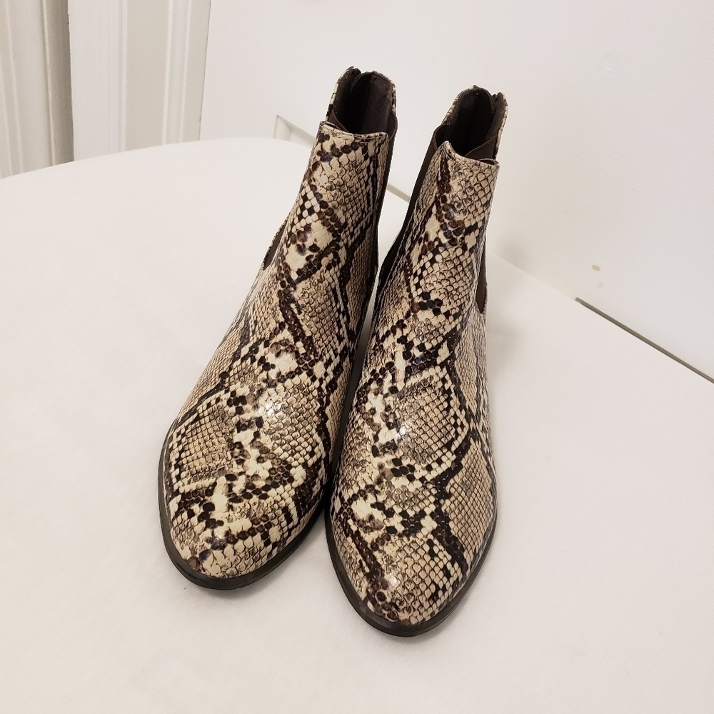 ESPRIT Snakeprint Brown & Cream Colored Booties Size 7.5M, Chic, Stylish - Picture 12 of 15